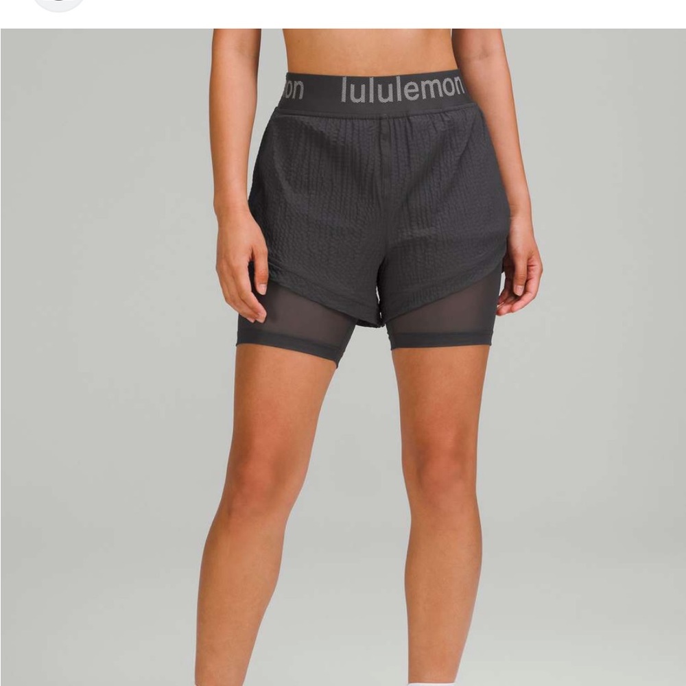 Lululemon logo waistband train short